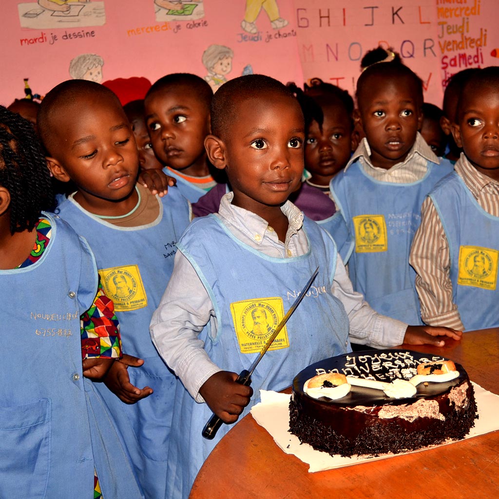 Mit dem Bau eines Gymnasiums im Kamerun wollen die Pallottiner Kindern eine bessere Zukunft ermöglichen.