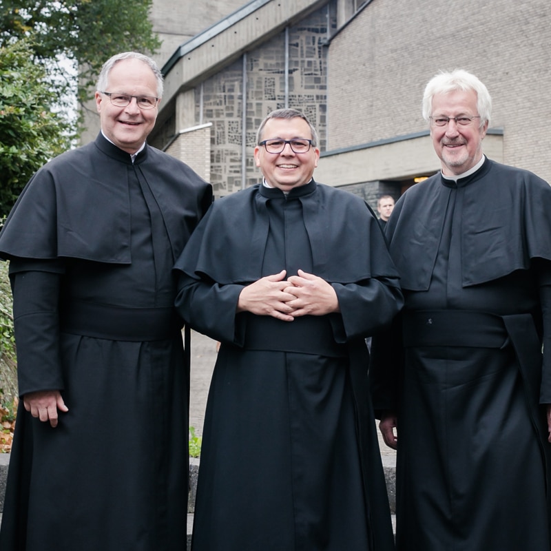 In einem feierlichen Gottesdienst in der Rheinbacher Pallotti-Kirche legte Bruder Paco Madera SAC die ewige Profess ab.