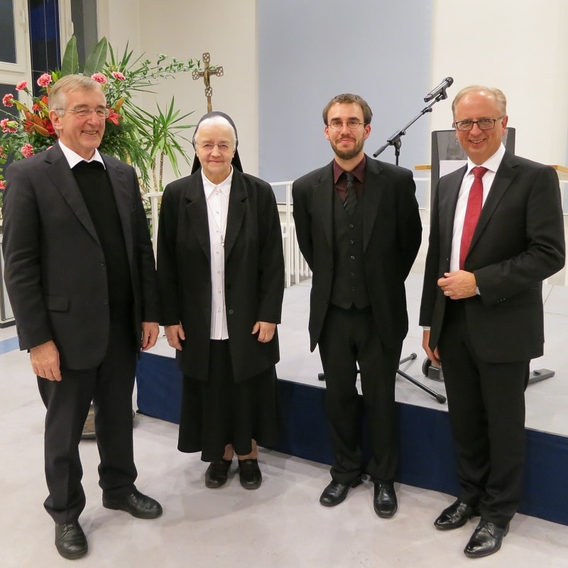 Am 26. November 2016 wurde mit rund 200 Gästen das 10-jährige Jubiläum des Ethik-Institutes an der Philosophisch-Theologischen Hochschule Vallendar (PTHV) gefeiert und zugleich Prof. em. Dr. Heribert Niederschlag SAC als Leiter des Instituts verabschiedet.