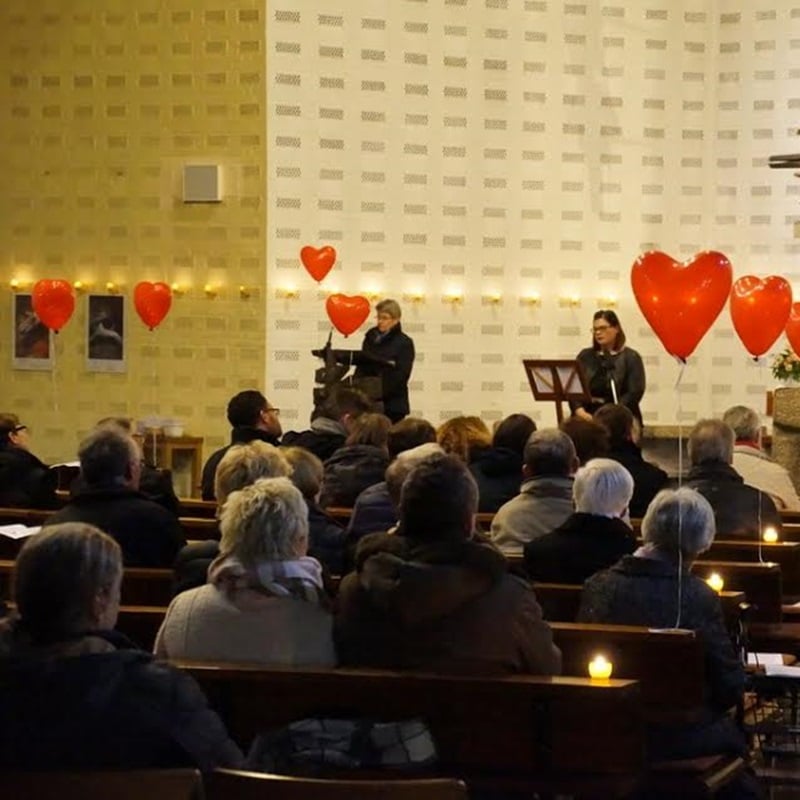 Über 100 Singles und Paare aus Hamburg feierten beim Valentinstag ihre bzw. die Liebe.
