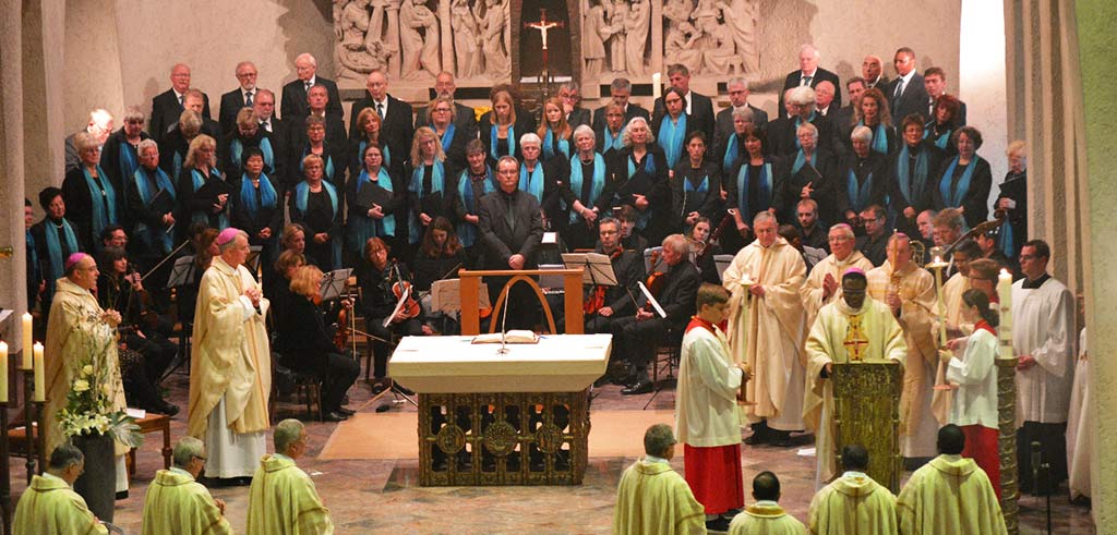 Der Festgottesdienst wurde vom katholischen Kirchenchor und dem Kammerorchester St. Marien festlich gestaltet