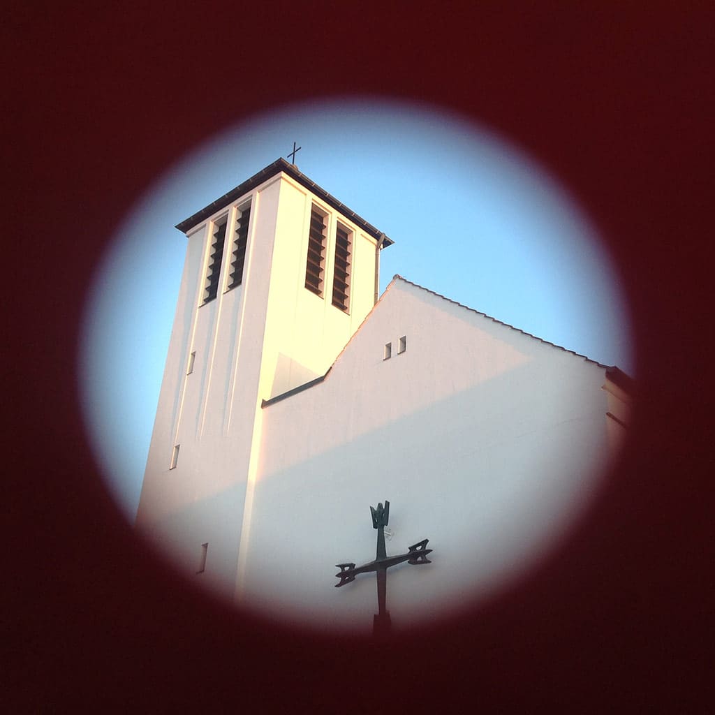 Turm der Pallotti-Kirche im bayerischen Friedberg