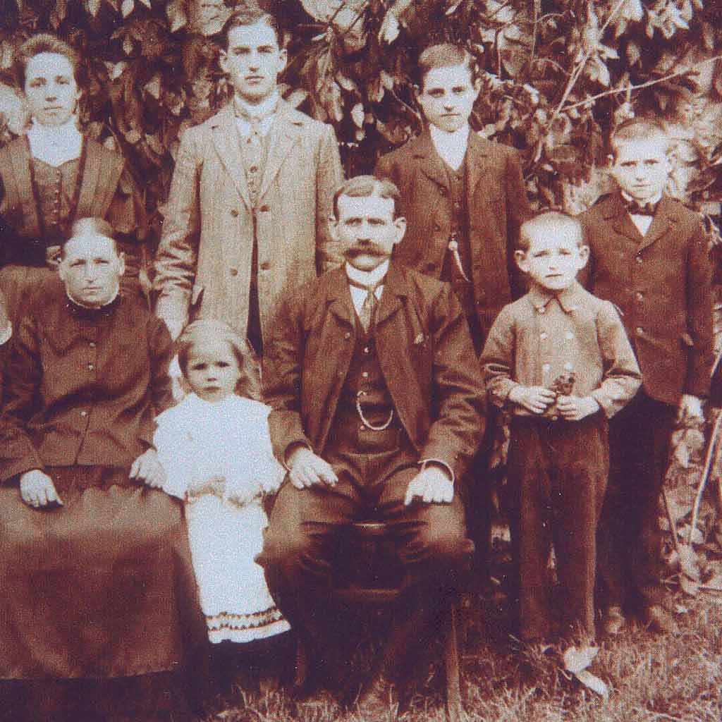 Familienbild mit Richard Henkes 1910