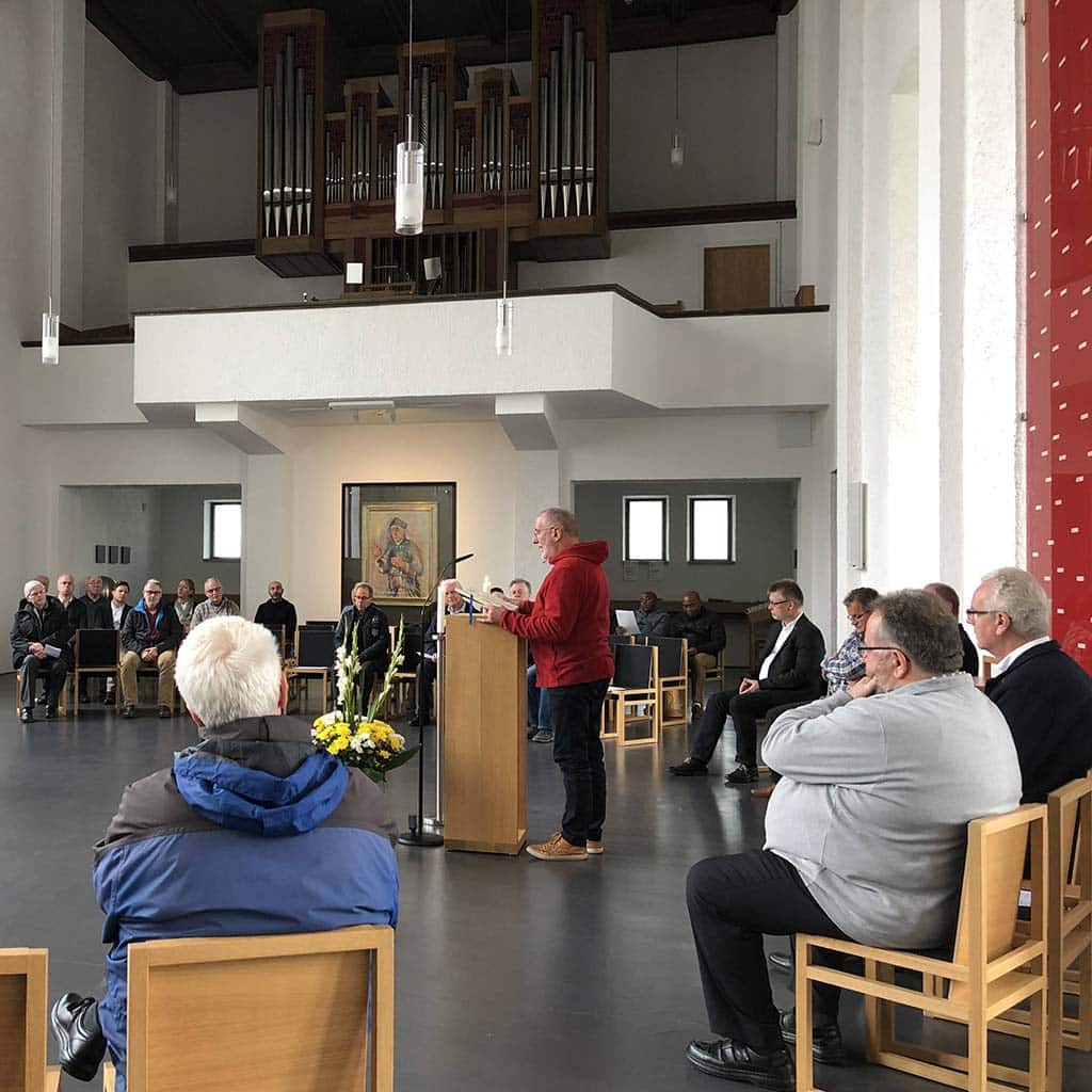 Lesung von Bruder Klaus Schneider SAC in der Pallotti-Kirche in Friedberg (Bayern)