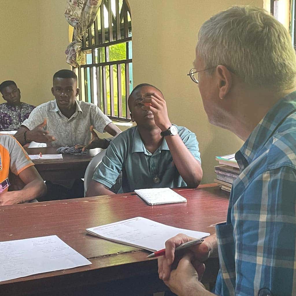 Im Gespräch bleiben - Provinzial Pater Scharler bei der Visitation in Nigeria