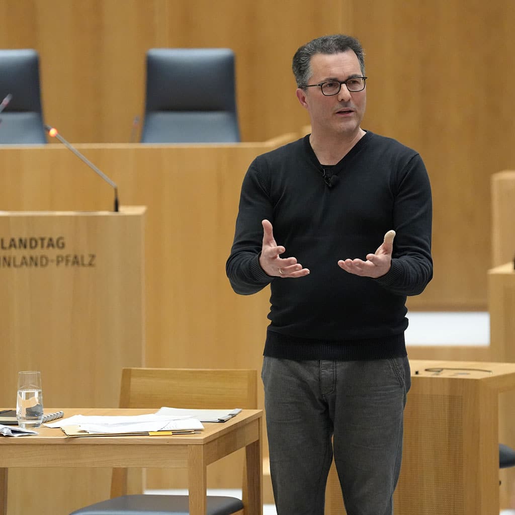 "abgerungen" ein Theaterstück über den Seligen Pater Richard Henkes im Landtag von Rheinland-Pfalz