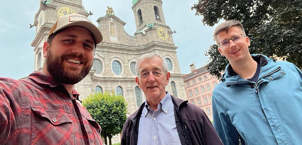 Eindrucksvolle Reise nach Innsbruck und Hall in Tirol (Österreich), anlässlich des 95-jährigen Priesterjubiläums von Pater Franz Reinisch