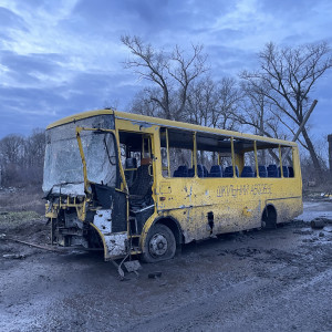 zerstörter Bus - Krieg in der Ukraine