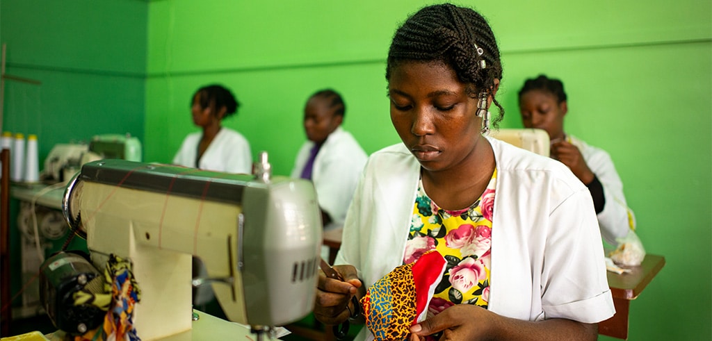 Ausbildung und Anschubfinanzierung für mehr Unabhängigkeit von jungen Müttern in Kamerun.