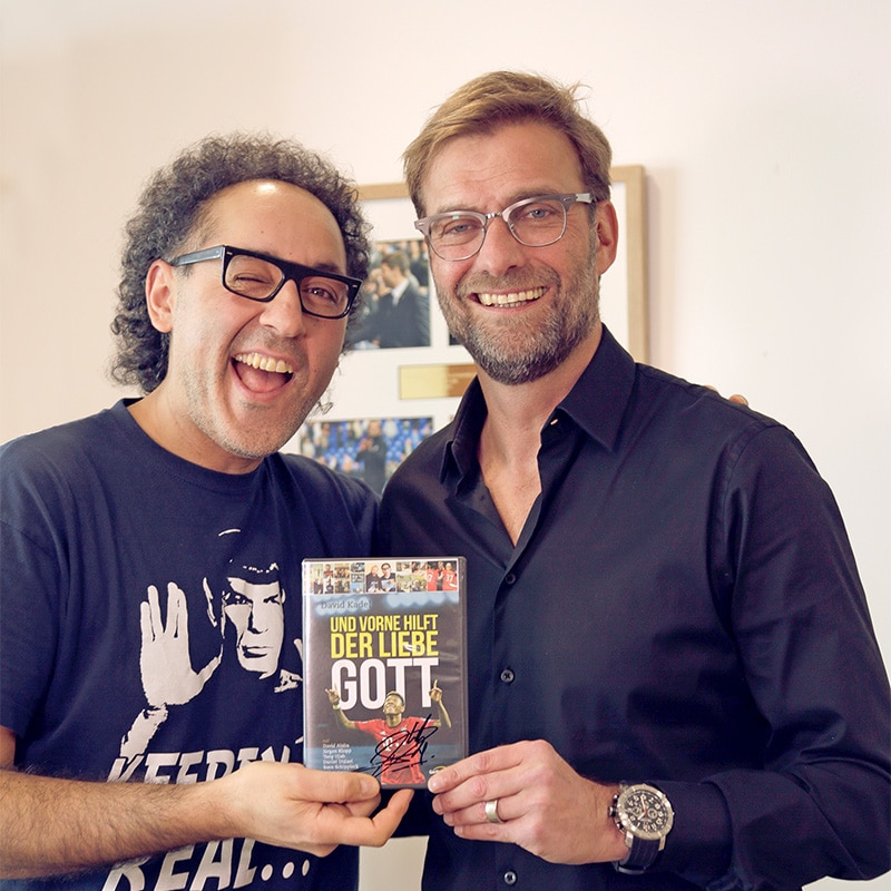 David Kadel hat als Inspirationstrainer hunderte Fußballprofis gecoacht und mit Promis wie Jürgen Klopp Bücher geschrieben.