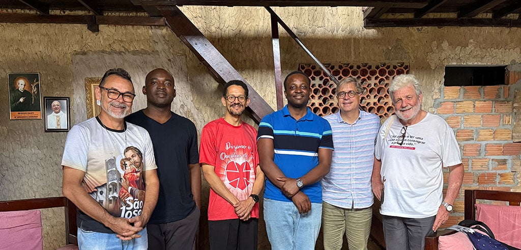 Mitbrüder in Brasilien 2025: P. José Orlando da Cruz, P. Cornelius Agajele, P. Edvan Vieira Sena, P. Mark Ezeamaechi, P. Markus Hau, P. Sepp Wasensteiner (von links). Mitbrüder in Brasilien 2025