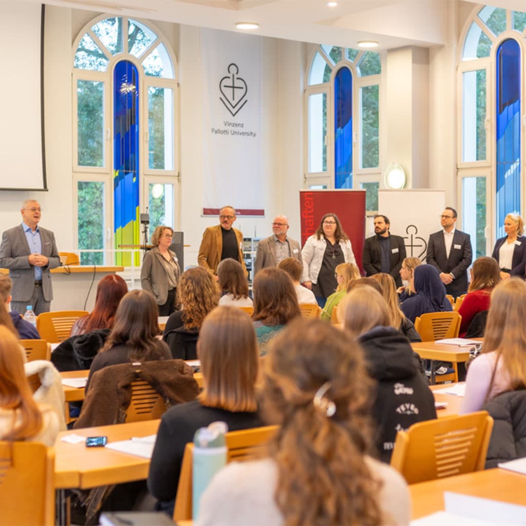 Im Wintersemester 2025/26 zählt die Vinzenz Pallotti University über 600 Studierende – ein Rekord in der fast 130-jährigen Hochschulgeschichte