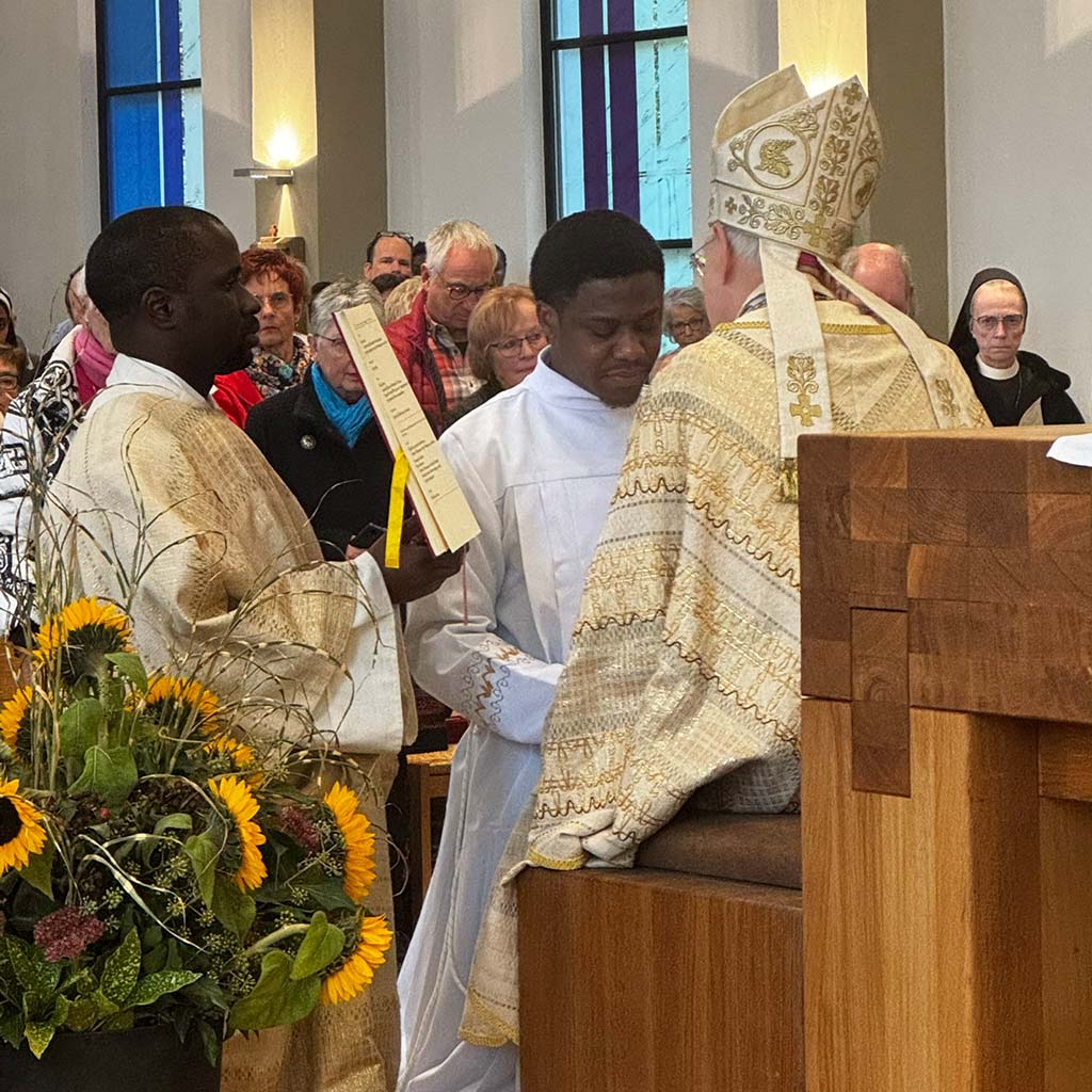 Frater Athanasius Onyegesi wurde in der Vallendarer Pallottikirche zum Diakon geweiht