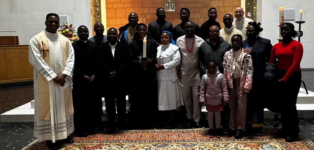 Ewige Profess in Vallendar Oktober 2025 - Frater Blessings Chagunda mit Familie, Freunden und Mitbrüdern