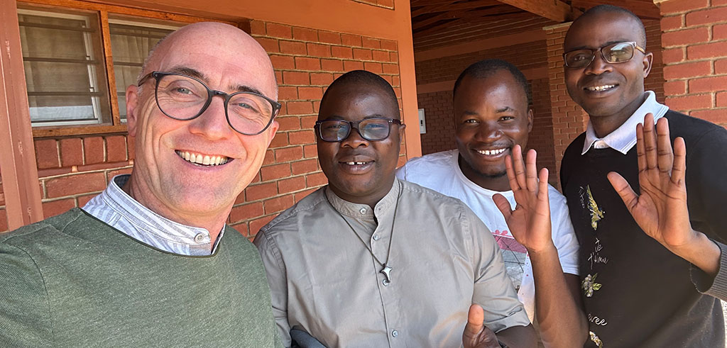 P. Reinhold Maise SAC, P. Richard Nyasaland SAC, Br. Maloya SAC, P. Joseph Ngwendere SAC Hilfsprojekte für Malawi: Selbständigkeit fördern – Lebenswege unterstützen