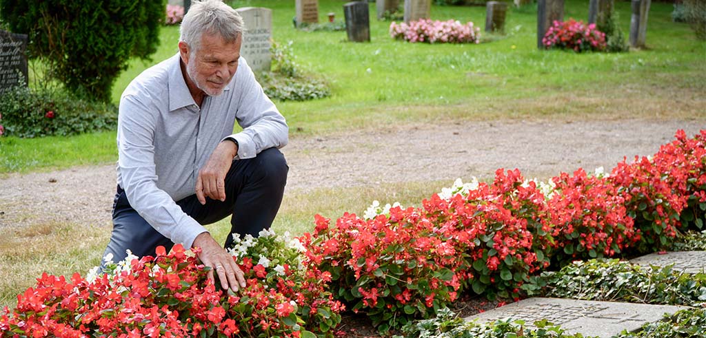 Ein Pater aus Hamburg schleuste während des Nationalsozialismus tausende Juden nach Südamerika. Der Neffe eines Geretteten hat seine Spuren verfolgt - und will ihm nun ein Denkmal setzen.