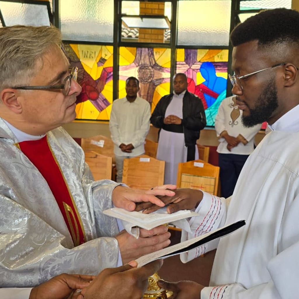 Professerneuerung in Merrivale Südafrika 2025