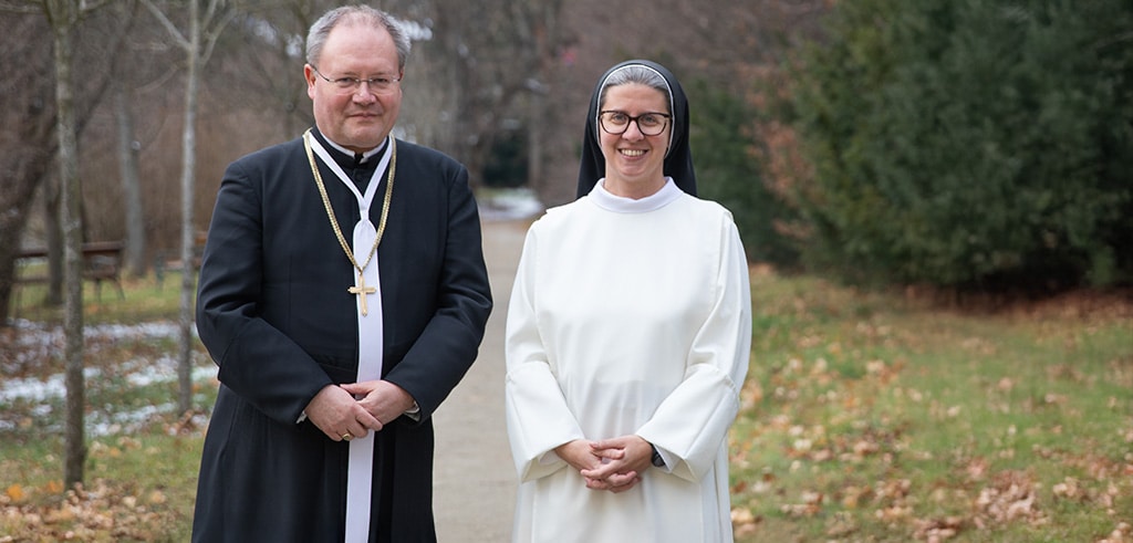 Neue Vorsitzende der der Österreichischen Ordenskonferenz ÖOK: Sr. Franziska Madl (rechts) und Propst Anton Höslinger (links) stehen für die nächsten drei Jahre an der Spitze der Österreichischen Ordenskonferenz.