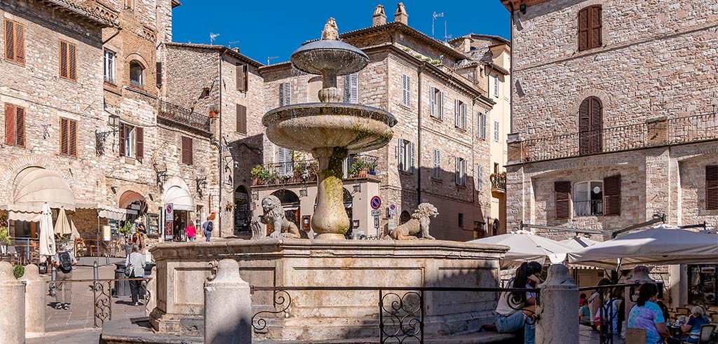 Fontana dei Tre Leoni, Assisi