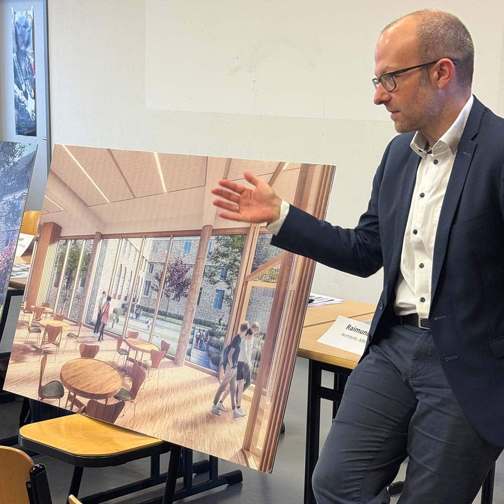 Bruchsal (Stiftungsdirektor Patrick Krug) Die Pallottiner schenken der Schulstiftung der Erzdiözese Freiburg jene Teile des St. Paulusheims in Bruchsal, in denen sich das Gymnasium befindet