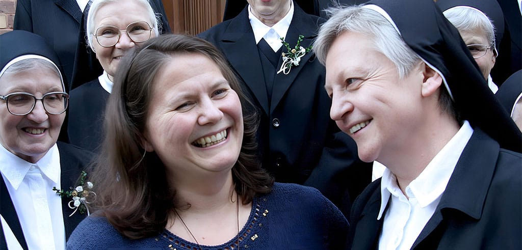 Schwester Astrid Meinert SAC und Schwester Helga Weidemann SAC im Kreis der Mitschwestern Schwester Astrid Meinert SAC, Oberin der Pallottinerinnen