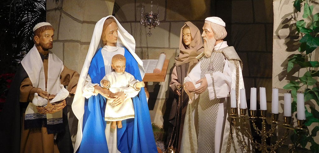 Szene aus dem Lukas-Evangelium: Die „Darstellung des Herrn“ Szenische Krippendarstellung in der Pallottiner-Kirche St. Marien in Limburg