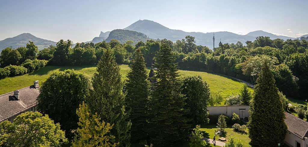 Das Johannes-Schlössl der Pallottiner liegt auf dem Mönchsberg im Herzen von Salzburg Das Johannes-Schlössl der Pallottiner liegt auf dem Mönchsberg im Herzen von Salzburg