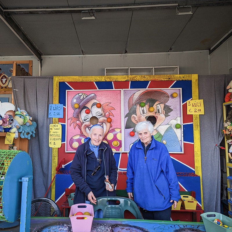 Die Kleinen Schwestern Jesu sind eine katholische Gemeinschaft, die – wie auch die Kleinen Brüder Jesu – im 20. Jahrhundert gegründet wurde.