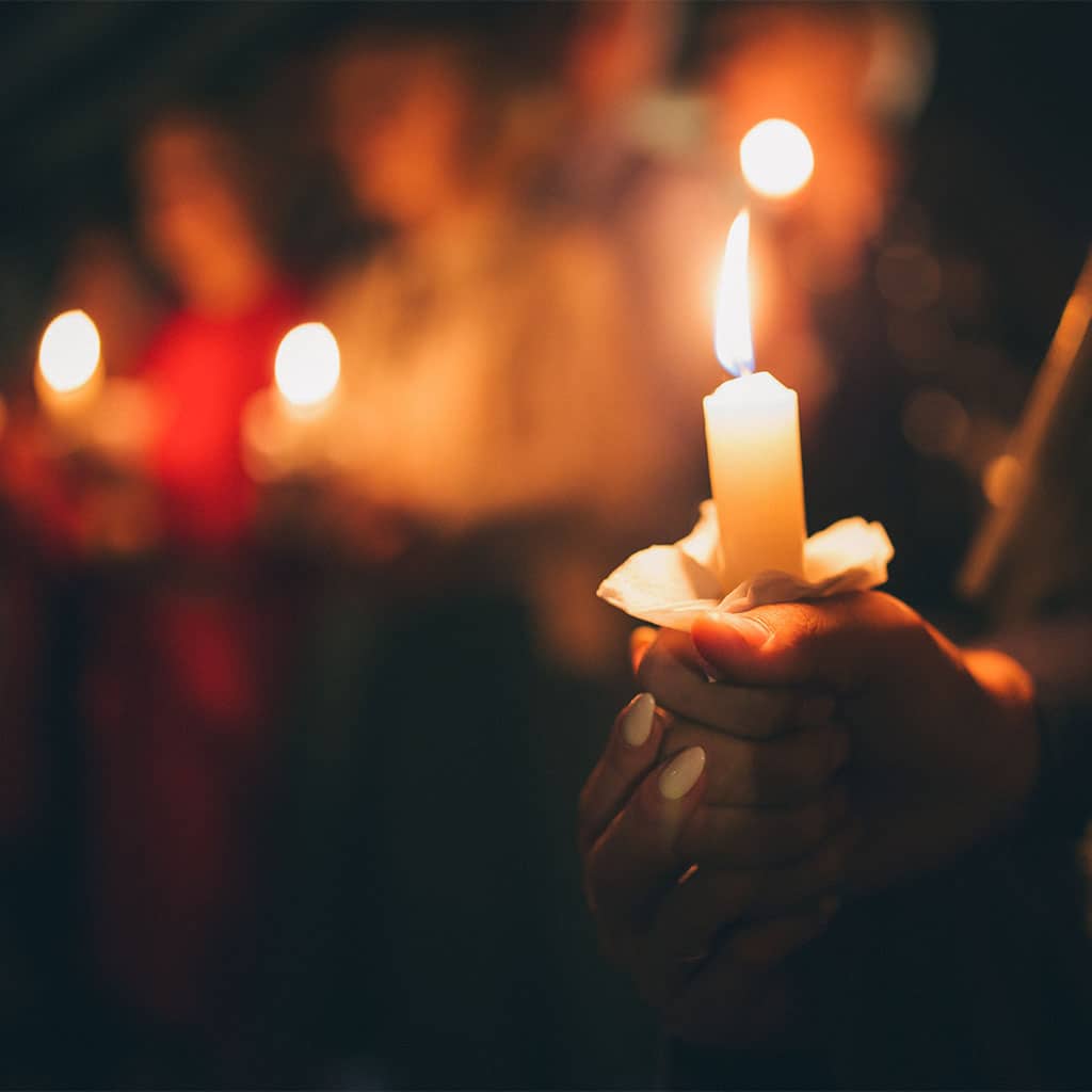 Friedenslicht - ein Gebet für den Frieden: „Liebt eure Feinde und betet für die, die euch verfolgen“ (Mt 5,44)