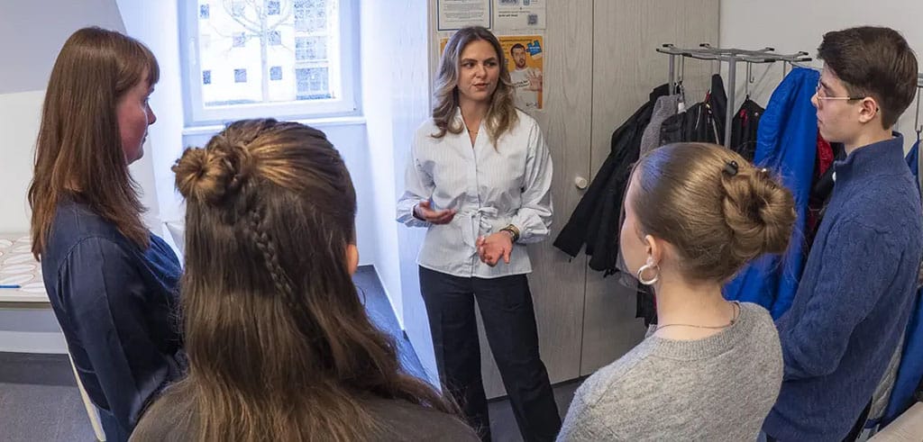 Vor der Landtagswahl: „Wir müssen reden“ – Jugendliche diskutieren in Haus Wasserburg über ihre Zukunft