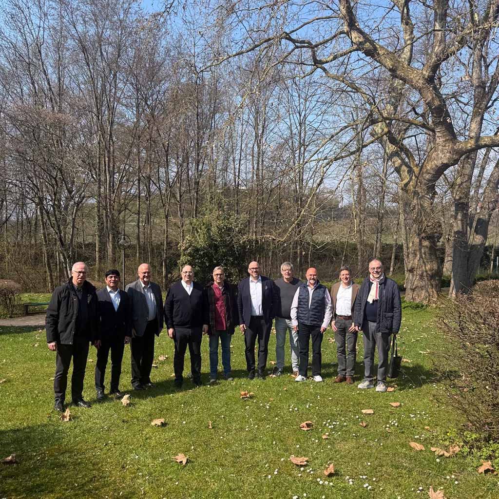 Austausch von Herz-Jesu-Provinz und Bruder-Klaus-Provinz auf dem Hersberg Provinzleitungen treffen sich auf dem Hersberg