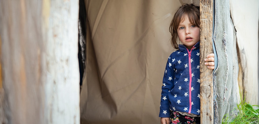 The universal figure of the displaced child: Sinnbild, das für alle geflüchteten Kinder dieser Welt steht