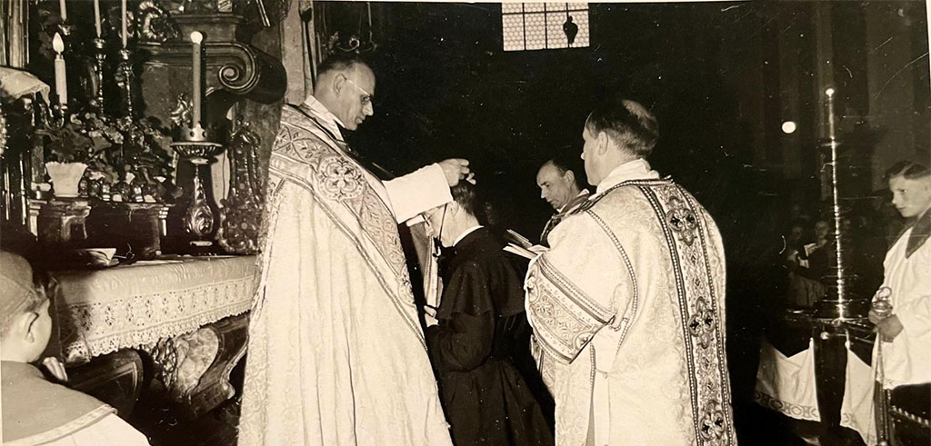 Aussendung nach Indien durch Provinzial Nägele1951: Missionare Pater Lorenz Scheu SAC und Pater Werner Hunold SAC in Herrgottsruh Aussendung der beiden Missionare Pater Lorenz Scheu und Pater Werner Hunold in Herrgottsruh 1951