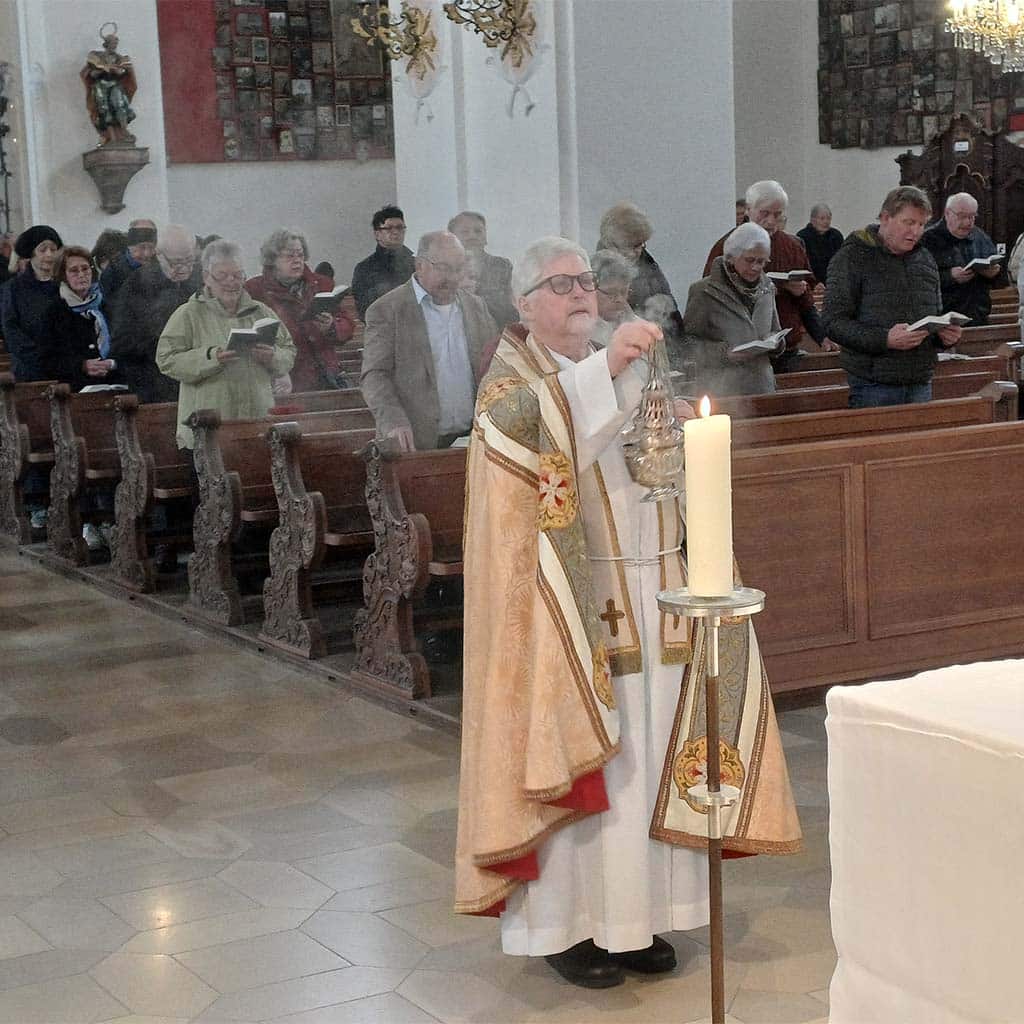 Gedenken an die Aussendungsfeier für die beiden Missionare Pater Lorenz Scheu und Pater Werner Hunold in der Wallfahrtskirche Herrgottsruh Gedenken an die Aussendungsfeier für die beiden Missionare Pater Lorenz Scheu und Pater Werner Hunold in der Wallfahrtskirche Herrgottsruh