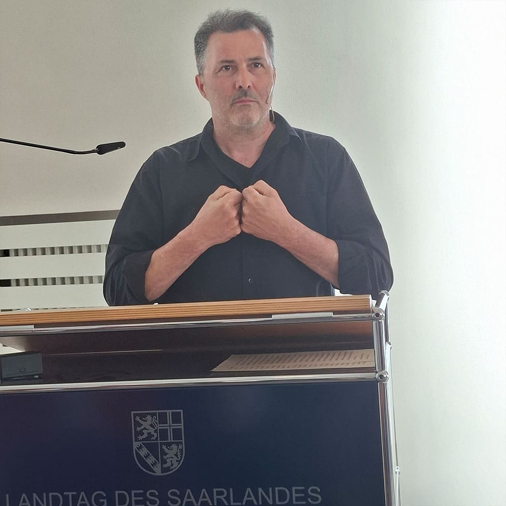 Haltung heute: Ausdrucksstarke Vorstellung durch Bruno Lehan im Saarländischen Landtag