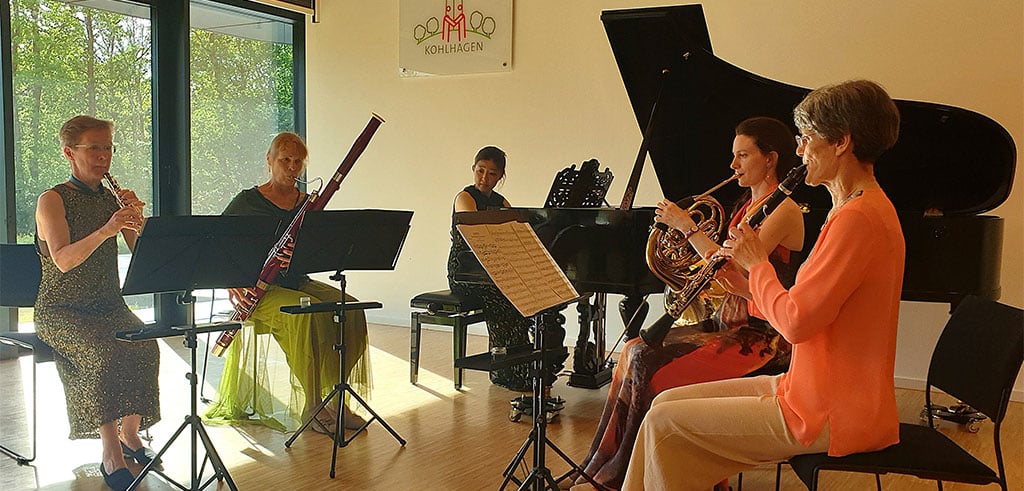 Die Ausführenden waren Eva Maria Liebe an der Oboe, Aloisia Hurt an der Klarinette, Lauren Whitehead am Horn, Susanne Jacoby am Fagott sowie Ah Ruem Ahn am Klavier. Die Ausführenden waren Eva Maria Liebe an der Oboe, Aloisia Hurt an der Klarinette, Lauren Whitehead am Horn, Susanne Jacoby am Fagott sowie Ah Ruem Ahn am Klavier.