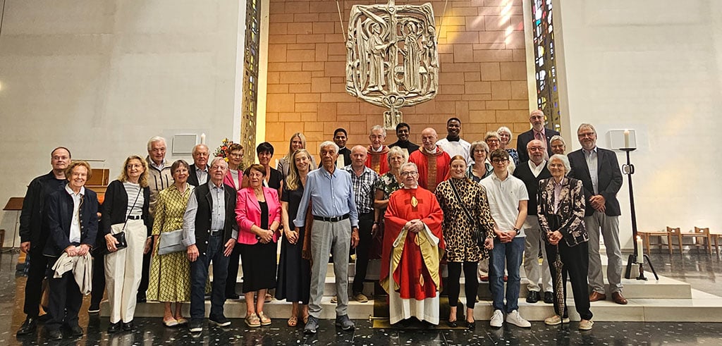 Nach dem Festgottesdienst gab es Gelegenheit zu Begegnung, Austausch und gemeinsamem Feiern mit vielen Freunden und Wegbegleitern Nach dem Festgottesdienst gab es Gelegenheit zu Begegnung, Austausch und gemeinsamem Feiern mit vielen Freunden und Wegbegleitern
