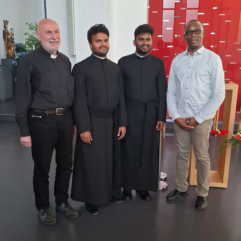 Pater Possmann, Frater Manda, Frater Boyalla, Pater Nwaocha (vlnr) – Professerneuerung, Friedberg, Mai 2026 Professerneuerung Friedberg Mai 2026