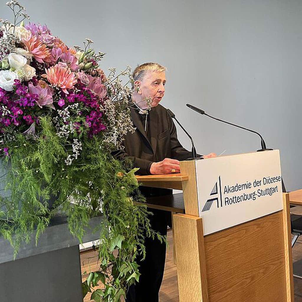 Kardinal Kurt Koch aus Rom referiert zum Thema "Mit Gott in die Zukunft gehen". Foto: DRS/ Nelly Swiebocki-Kisling Symposium 25 Jahre Kardinal Walter Kasper