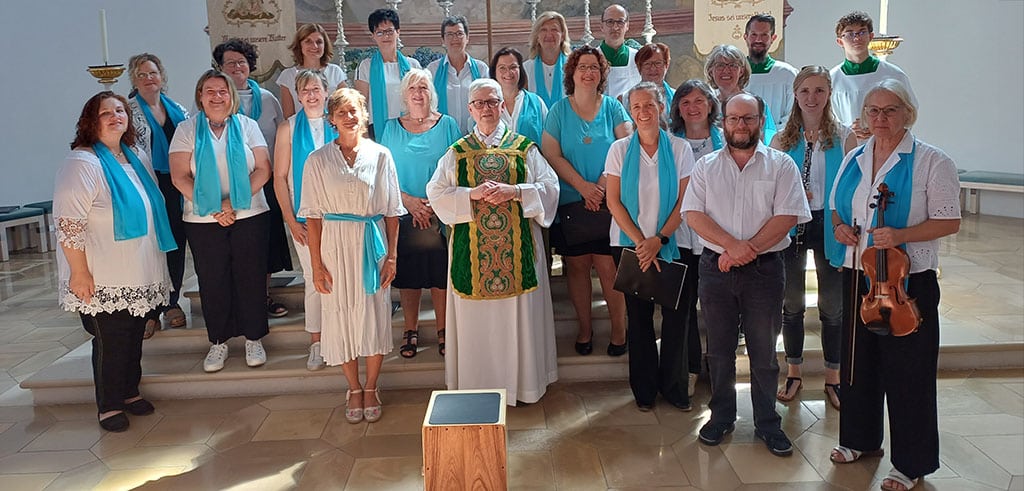 Die Sängerinnen des Cantus-Chors begeisterten die Gottesdienstbesucher in der Wallfahrtskirche Herrgottsruh Die Sängerinnen des Cantus-Chors begeisterten die Gottesdienstbesucher in der Wallfahrtskirche Herrgottsruh.
