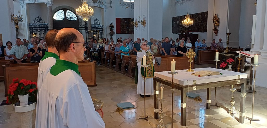 Hochamt in der Wallfahrtskirche Herrgottsruh, gestaltet vom Cantus-Chor aus Bachern Hochamt in der Wallfahrtskirche Herrgottsruh, gestaltet vom Cantus-Chor aus Bachern