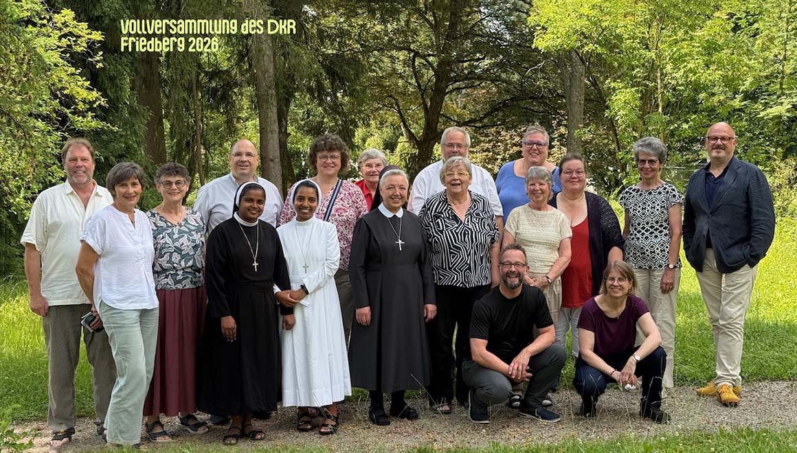 Gruppenbild auf der Unio-Vollversammlung DKR 2026 im Park der Pallottiner im bayerischen Friedberg.