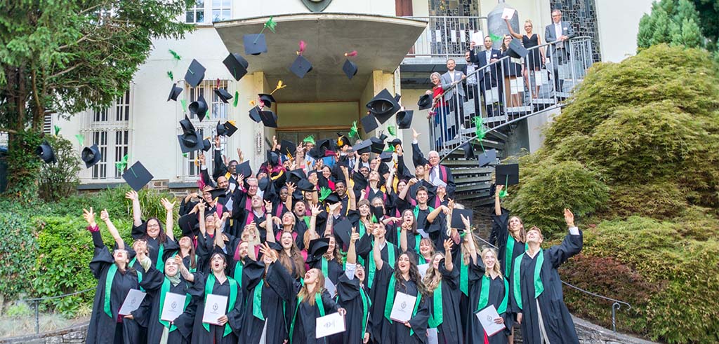 Die Vinzenz Pallotti University würdigte beim Dies Academicus ihre Absolventinnen und Absolventen und verlieh Ernennungsurkunden sowie eine Ehrenpromotion. Dies Academicus 2026