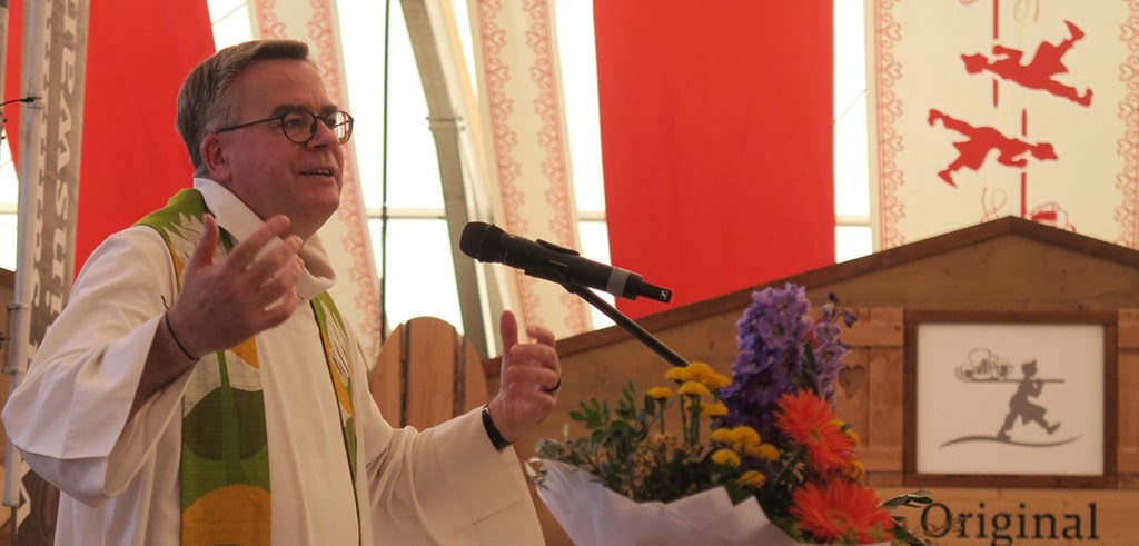 Pater Christoph Lentz beim Zeltgottesdienst des Friedberger Volksfestes 2026 Pater Christoph Lentz beim Zeltgottesdienst des Friedberger Volksfestes 2026