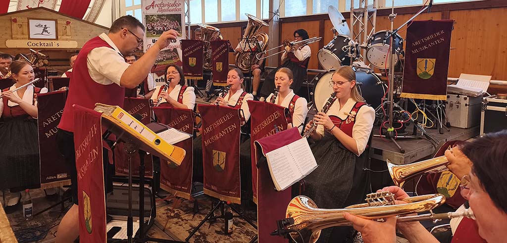 Aretsrieder Musikanten beim Zeltgottesdienst Aretsrieder Musikanten beim Zeltgottesdienst am 9. August 2026 beim Friedberger Volksfest