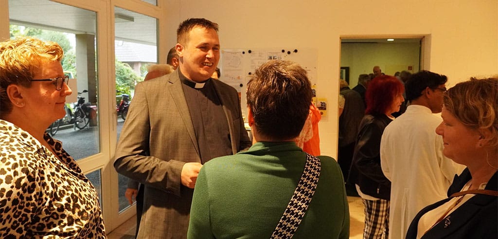 Verabschiedung von Diakon Sebastian Wagner und Pastoralreferentin Bettina Montag in Bad Zwischenahn Verabschiedung von Diakon Sebastian Wagner und Pastoralreferentin Bettina Montag in Bad Zwischenahn