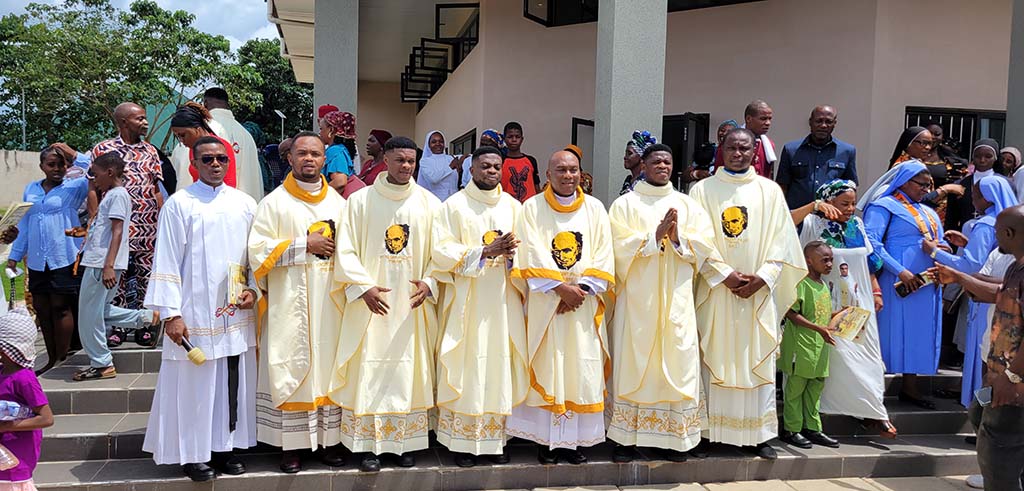 Die nigerianische Pallottiner-Delegatur in Mbaukwu freut sich über drei neue Priester Die nigerianische Pallottiner-Delegatur in Mbaukwu freut sich über drei neue Priester.