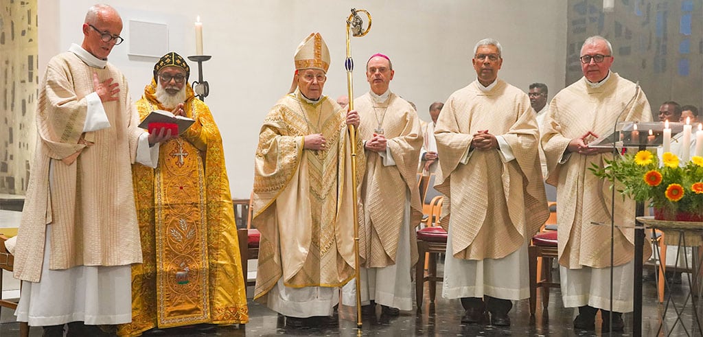 Pontifikalamt an der Vinzenz Pallotti University: Diakon Erik Thovet, Kardinal Baselios Cleemis Catholicos, Kardinal Walter Kasper, Weihbischof Robert Brahn, Prof. Dr. George Augustin SAC, Generalrektor Zenan Hanas SAC (v.l.n.r.) Tagung „Weil die Welt nicht genügt“