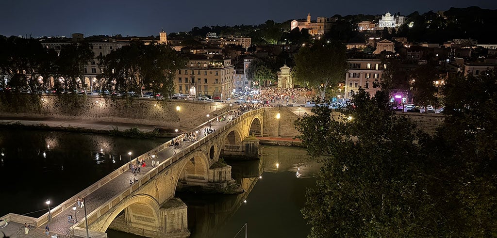 Blick aus dem Generalat auf die Ponte Sisto, eine der bekanntesten Tiberbrücken Roms Wirtschaftskommission tagt 2026 in Rom