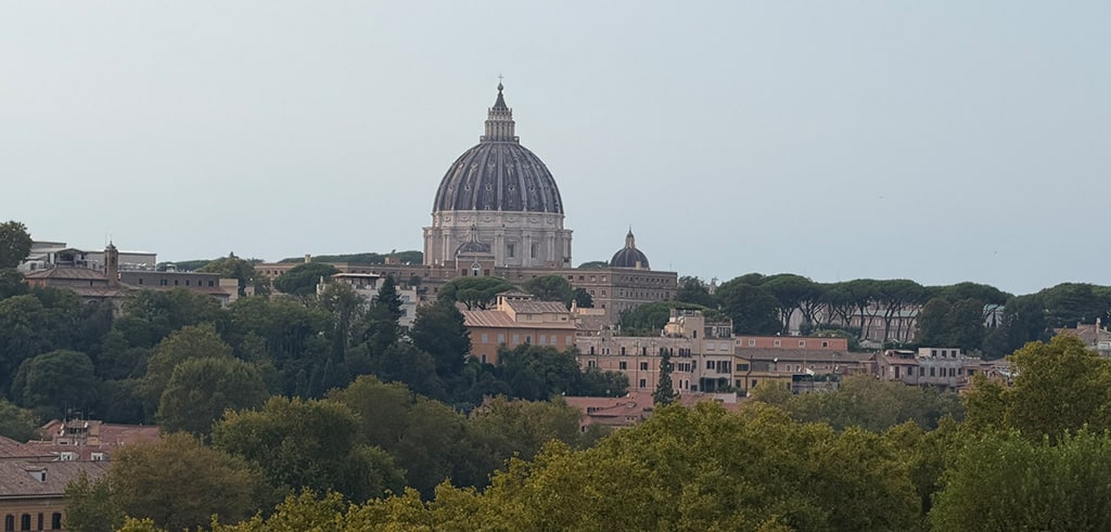 Blick vom Generalat: Kuppel der Basilika St. Peter in der Vatikanstadt Wirtschaftskommission tagt 2026 in Rom